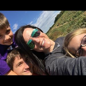Meet your Posher, Lori